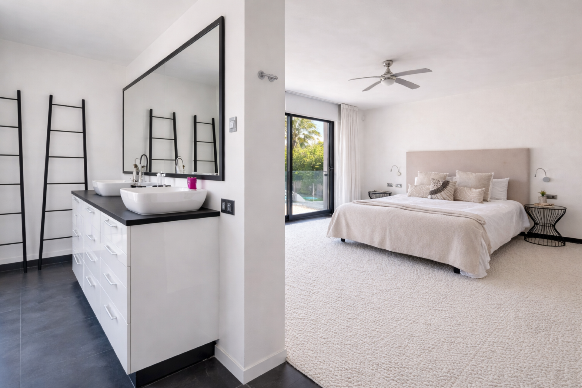 Spectacular contemporary 5 bedroom villa in Las Brisas