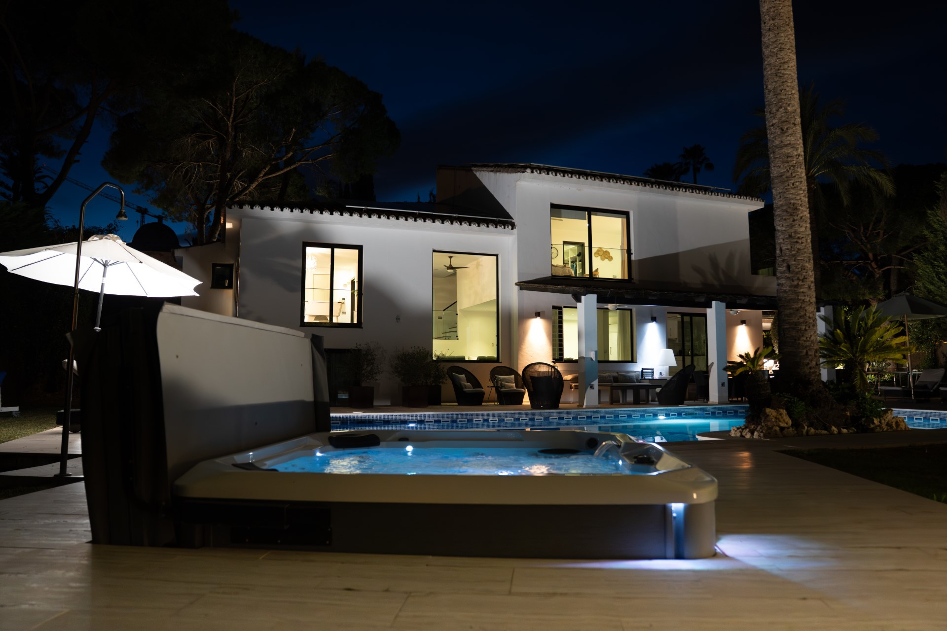 Spectacular contemporary 5 bedroom villa in Las Brisas