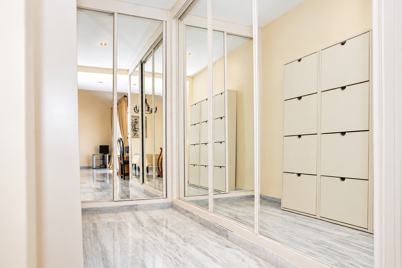 An immaculate duplex penthouse in Guadalmina Baja