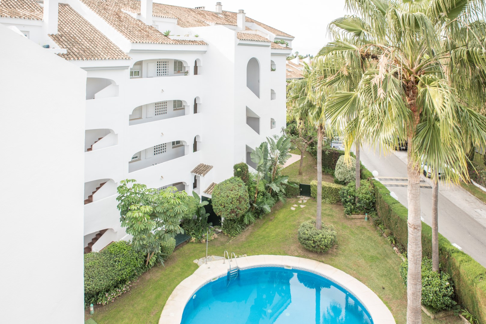 An immaculate duplex penthouse in Guadalmina Baja