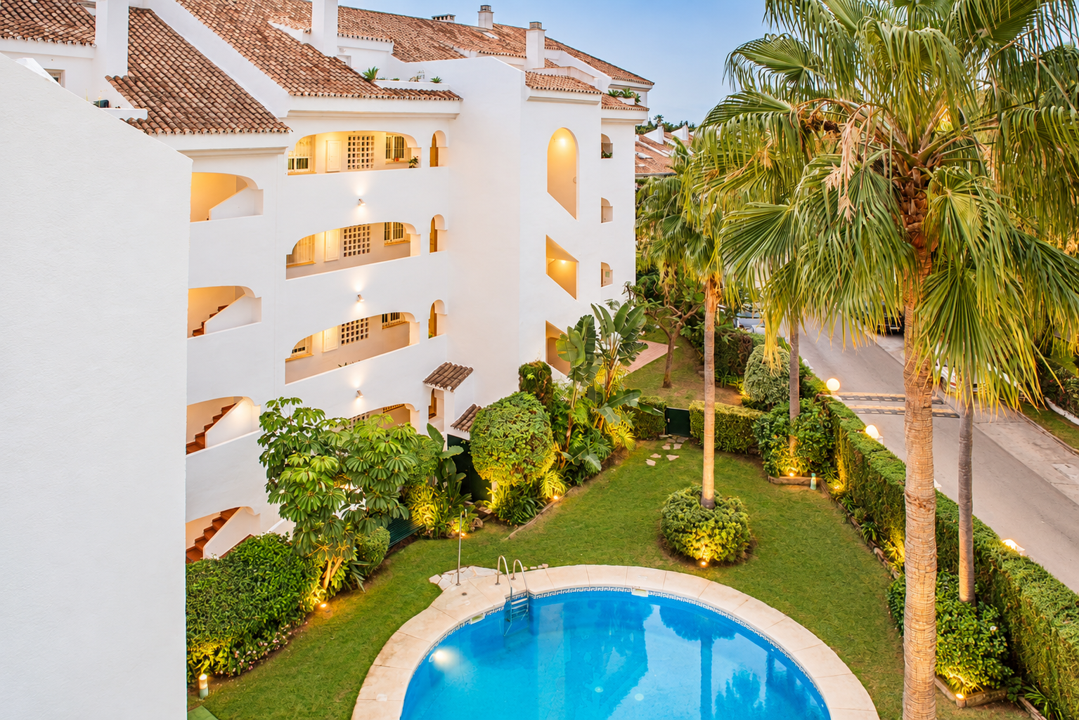 An immaculate duplex penthouse in Guadalmina Baja