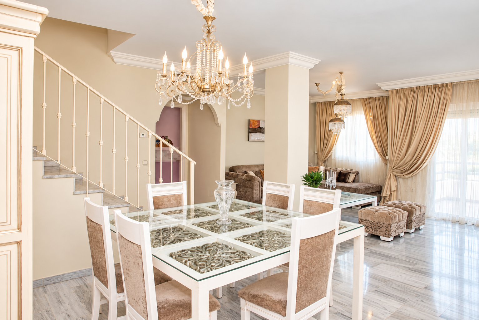 An immaculate duplex penthouse in Guadalmina Baja