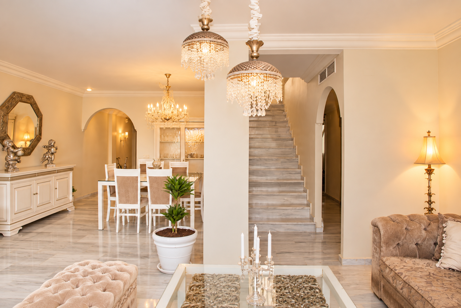 An immaculate duplex penthouse in Guadalmina Baja