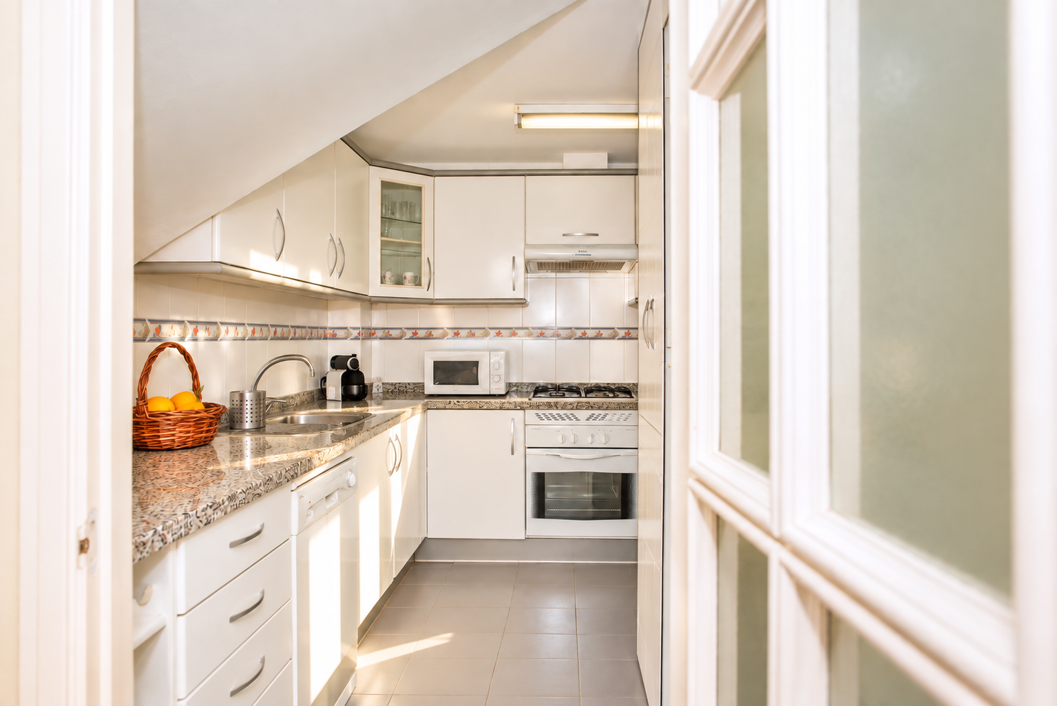 An immaculate duplex penthouse in Guadalmina Baja