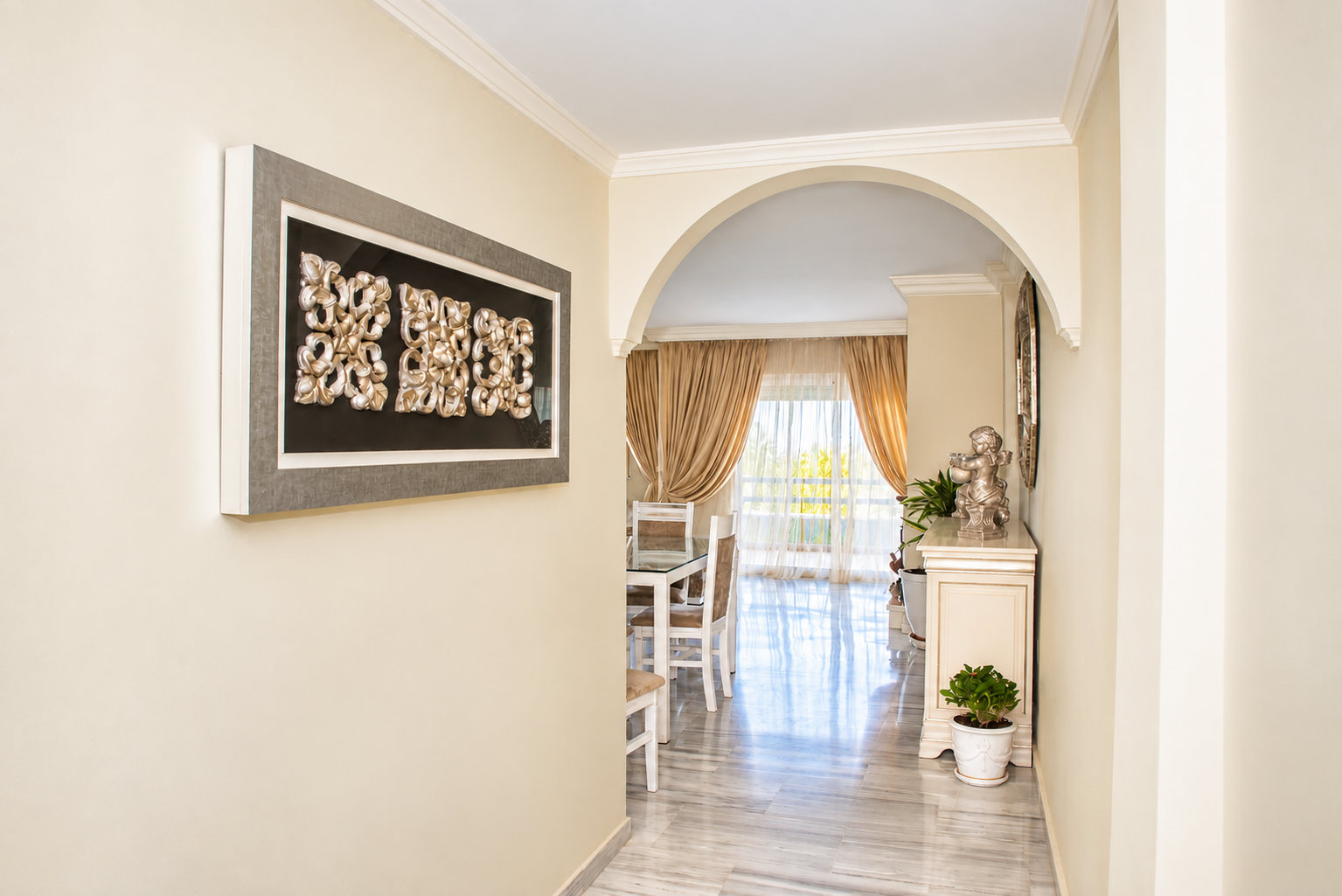 An immaculate duplex penthouse in Guadalmina Baja