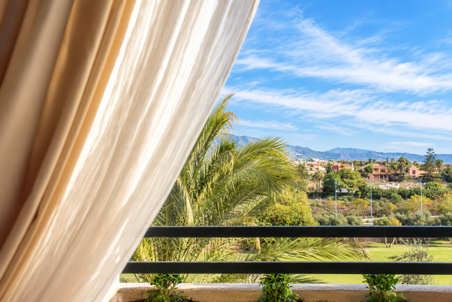 An immaculate duplex penthouse in Guadalmina Baja