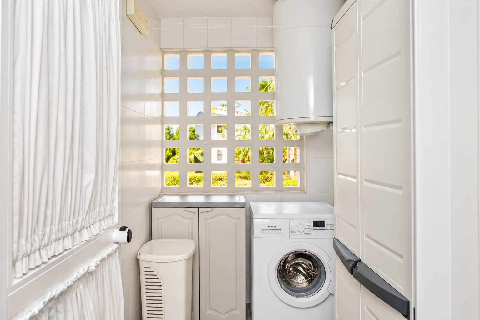 An immaculate duplex penthouse in Guadalmina Baja