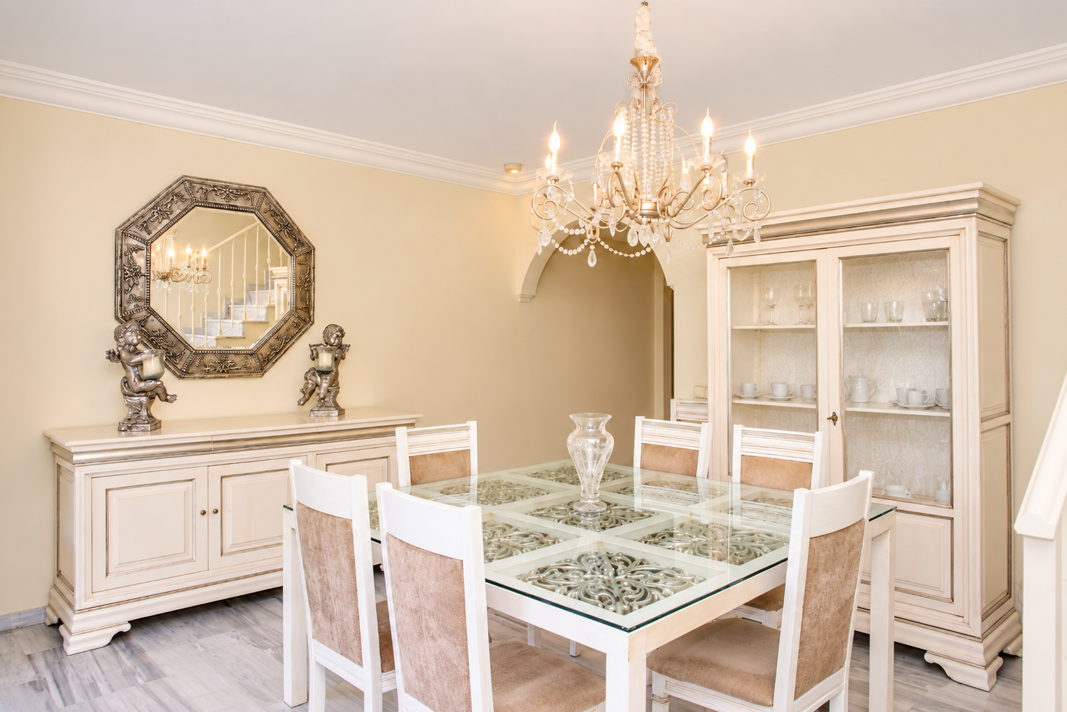 An immaculate duplex penthouse in Guadalmina Baja