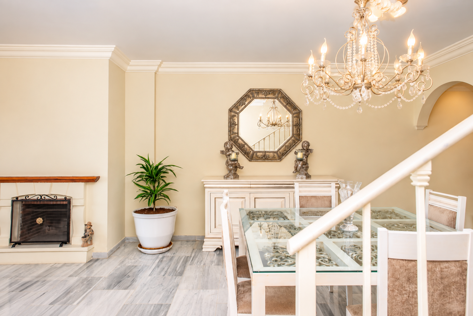 An immaculate duplex penthouse in Guadalmina Baja