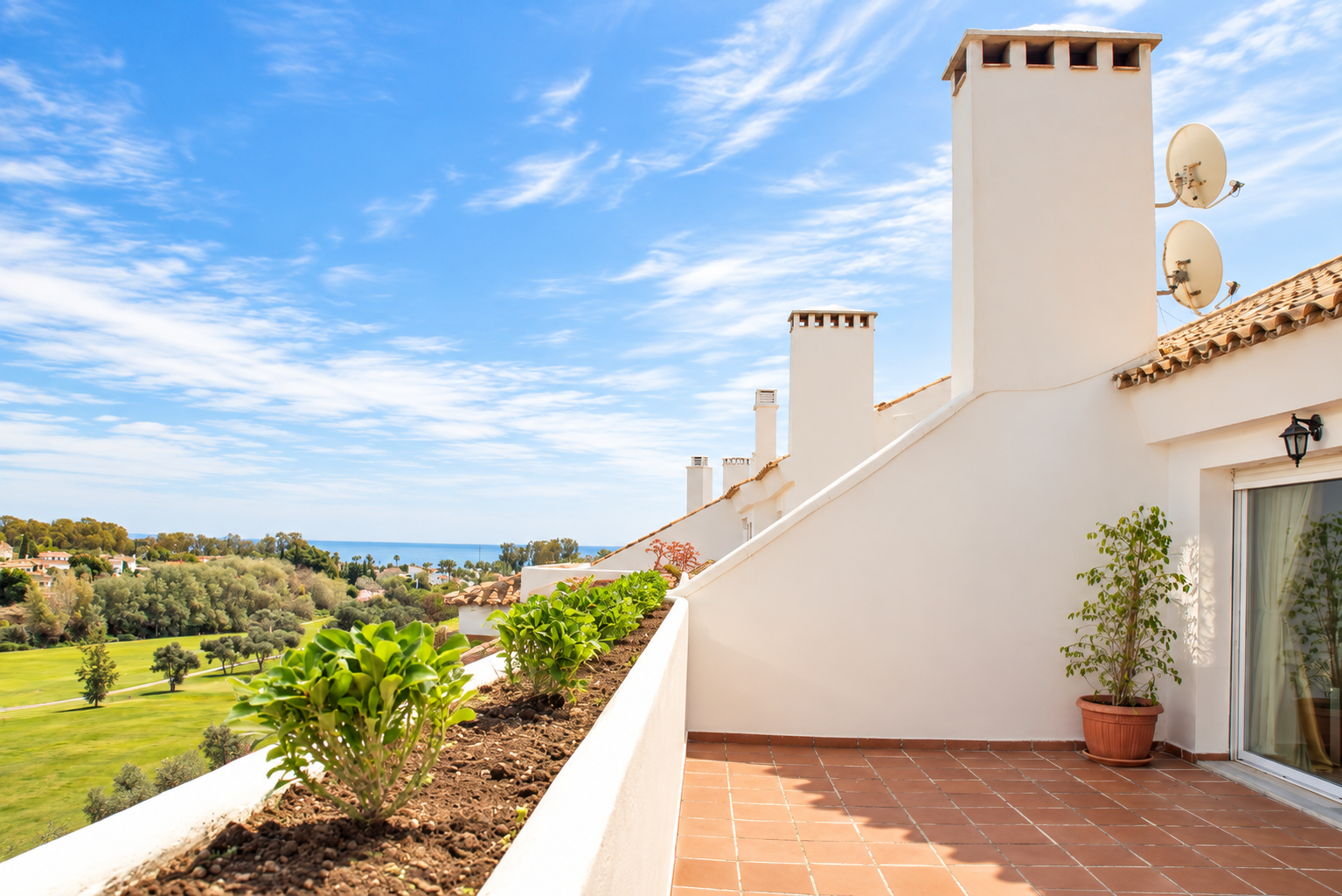 An immaculate duplex penthouse in Guadalmina Baja