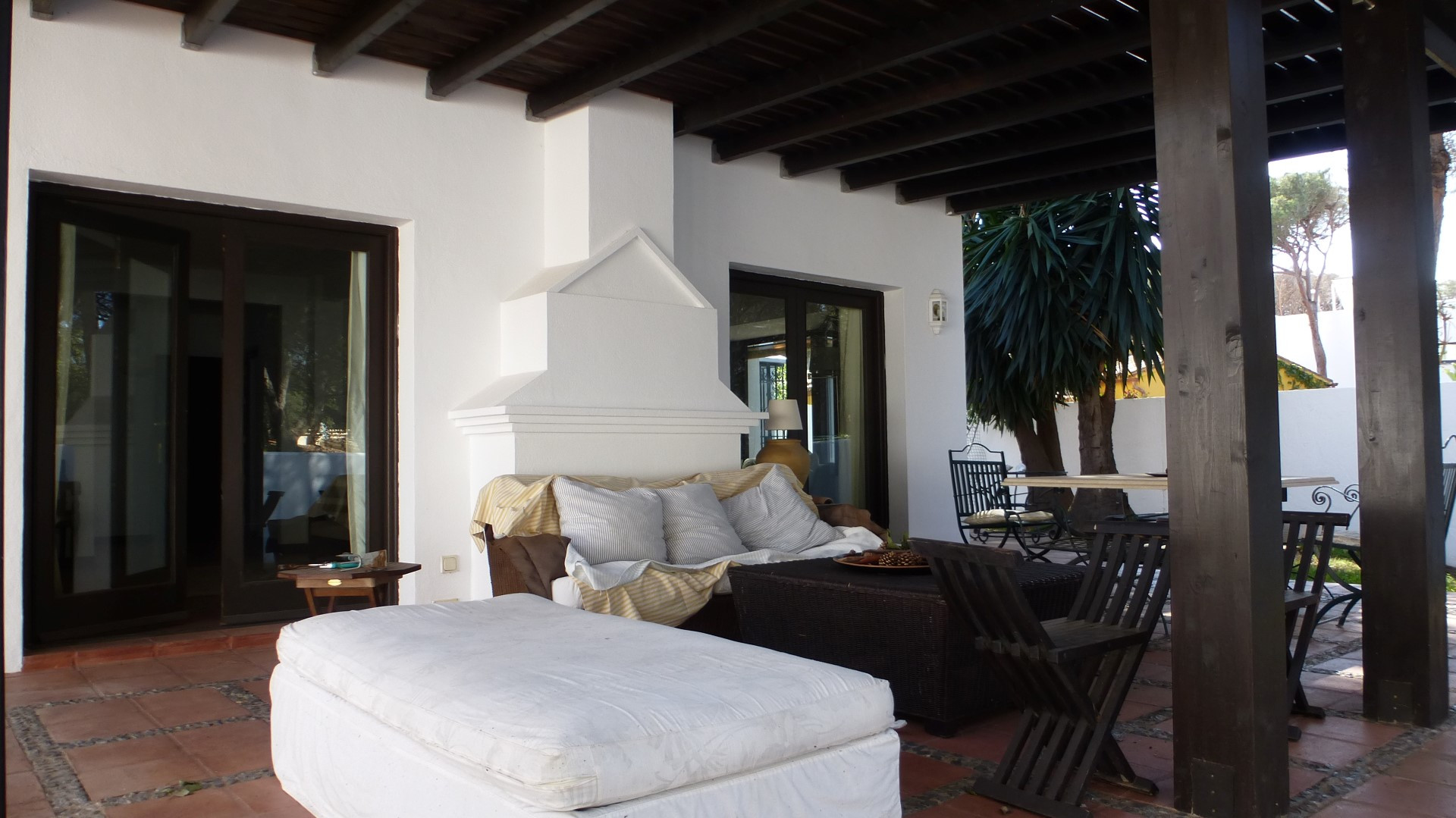 Traditional Andalusian style white villa in Elviria