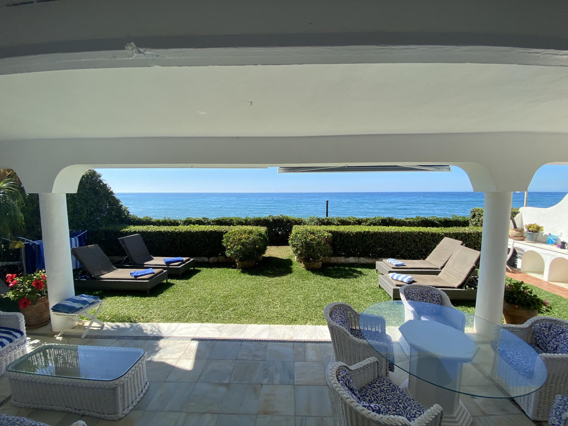 Impressive home with direct access to the beach in Marbella Golden Mile