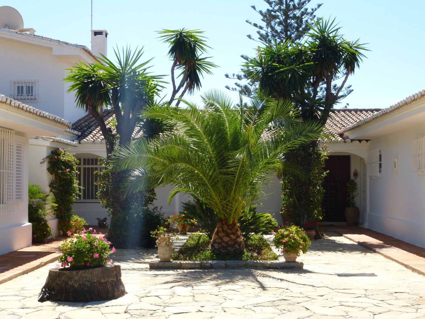 A stunning frontline beach property in Guadalmina Baja