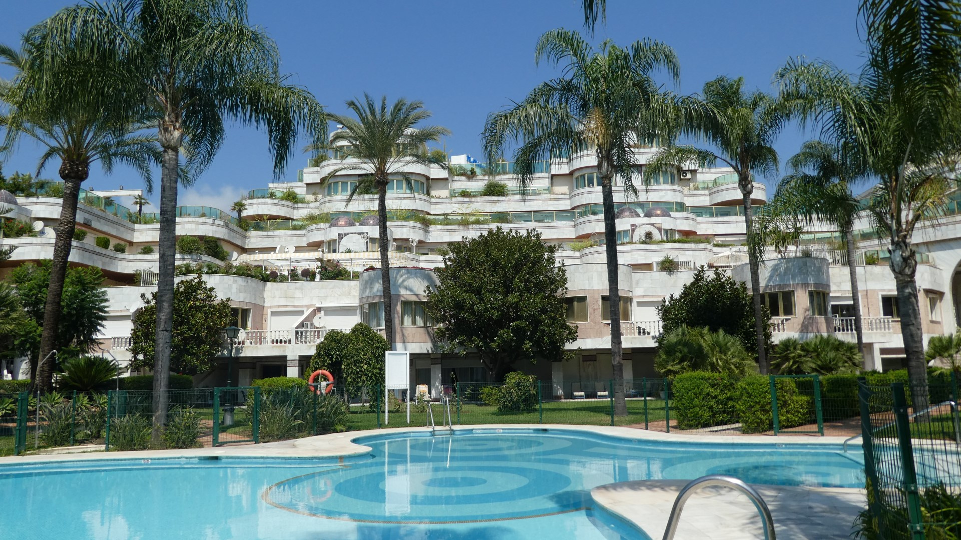 Apartamento de lujo en primera línea de playa en Gray D'Albion en Puerto Banús