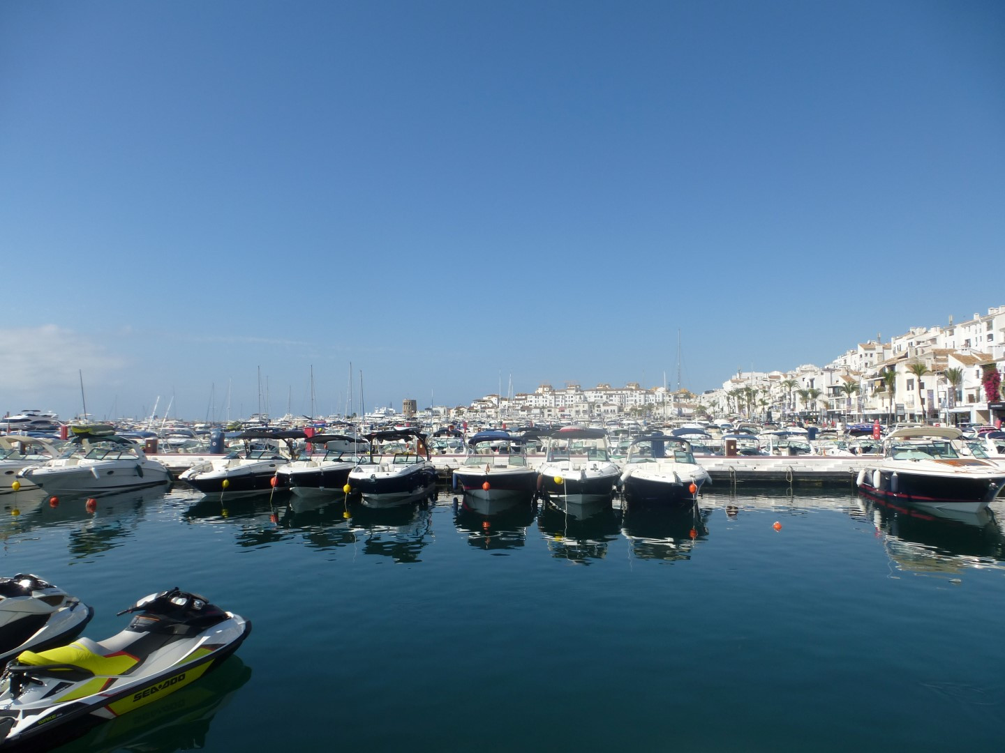 Espectacular y moderno ático en Puerto Banús