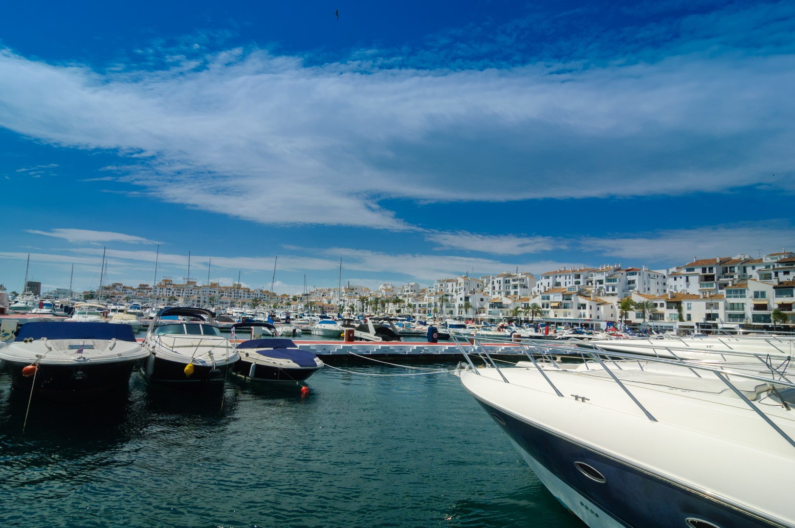 Espectacular y moderno ático en Puerto Banús