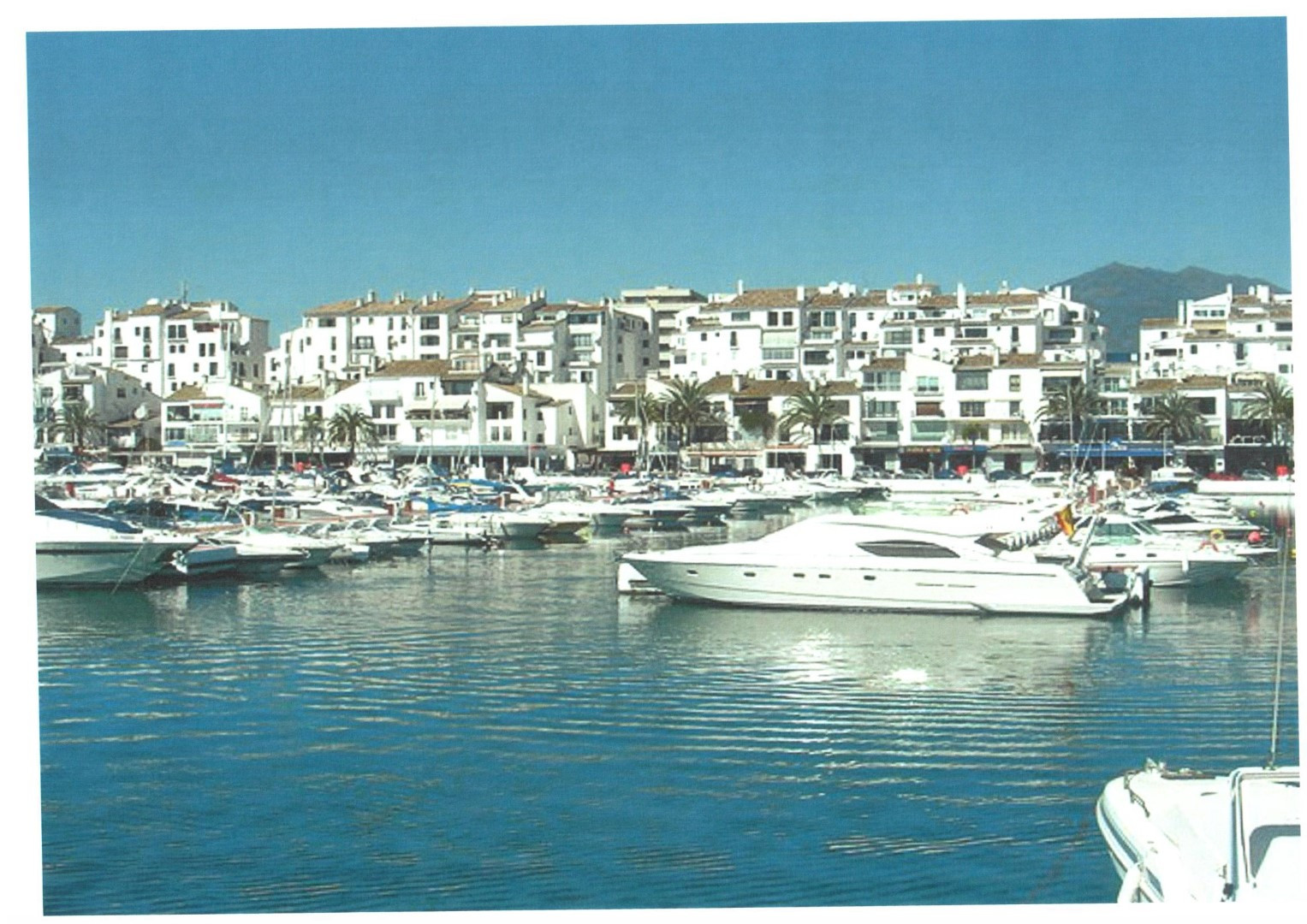 Espectacular y moderno ático en Puerto Banús