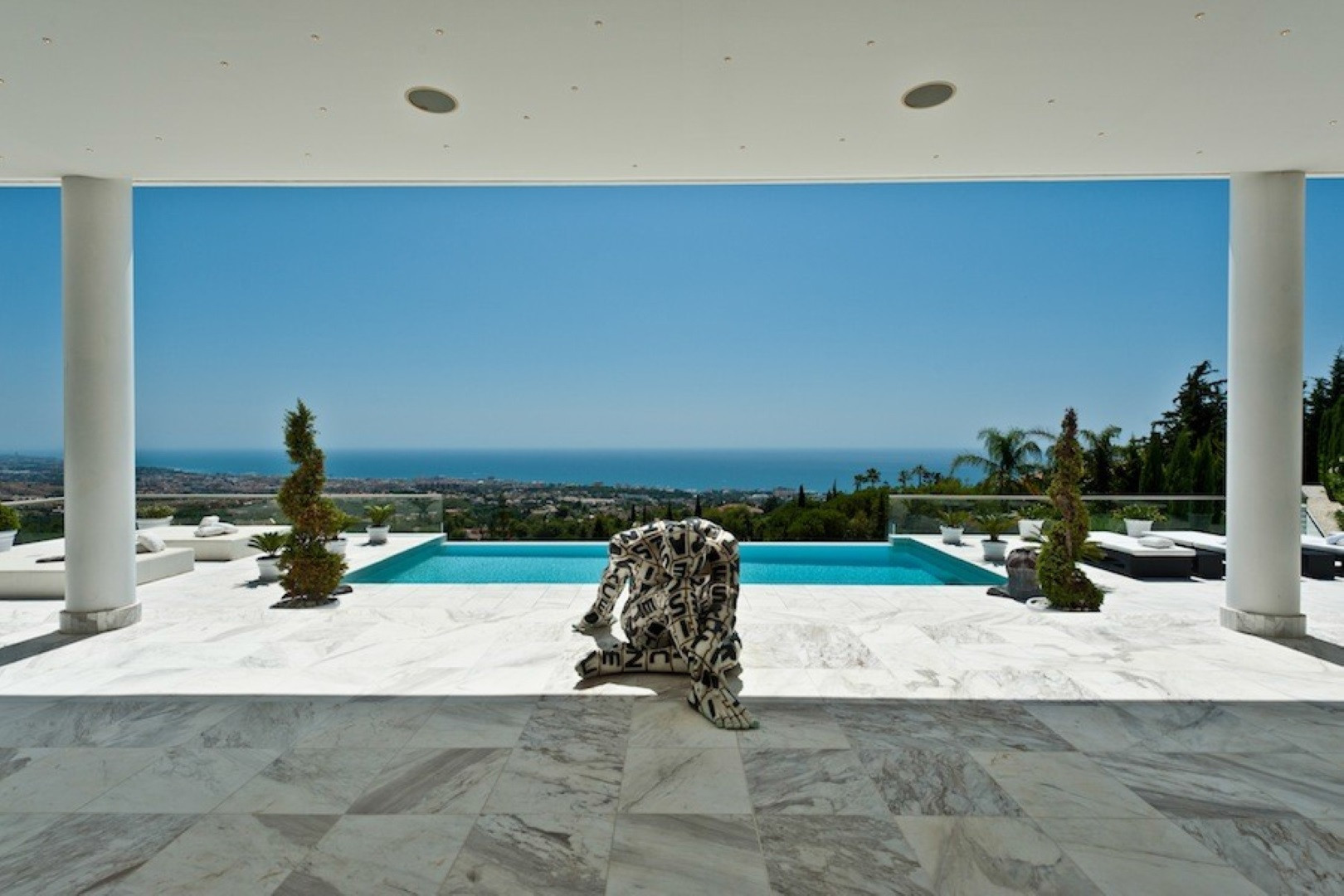 Impressive minimalist villa with unique sea views in Cascada de Camojan