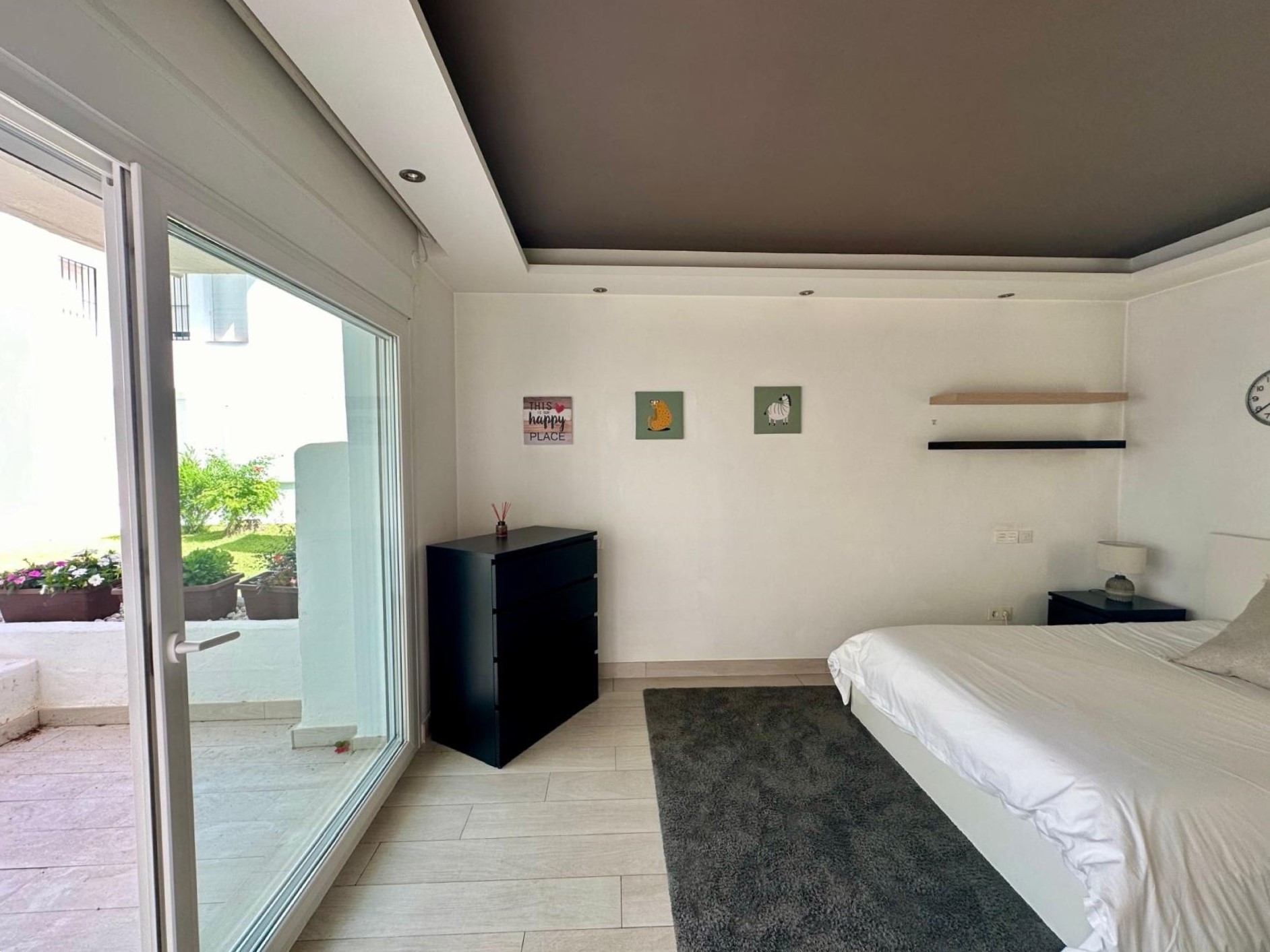 Apartamento reformado lado playa con 3 dormitorios en Puerto Banus