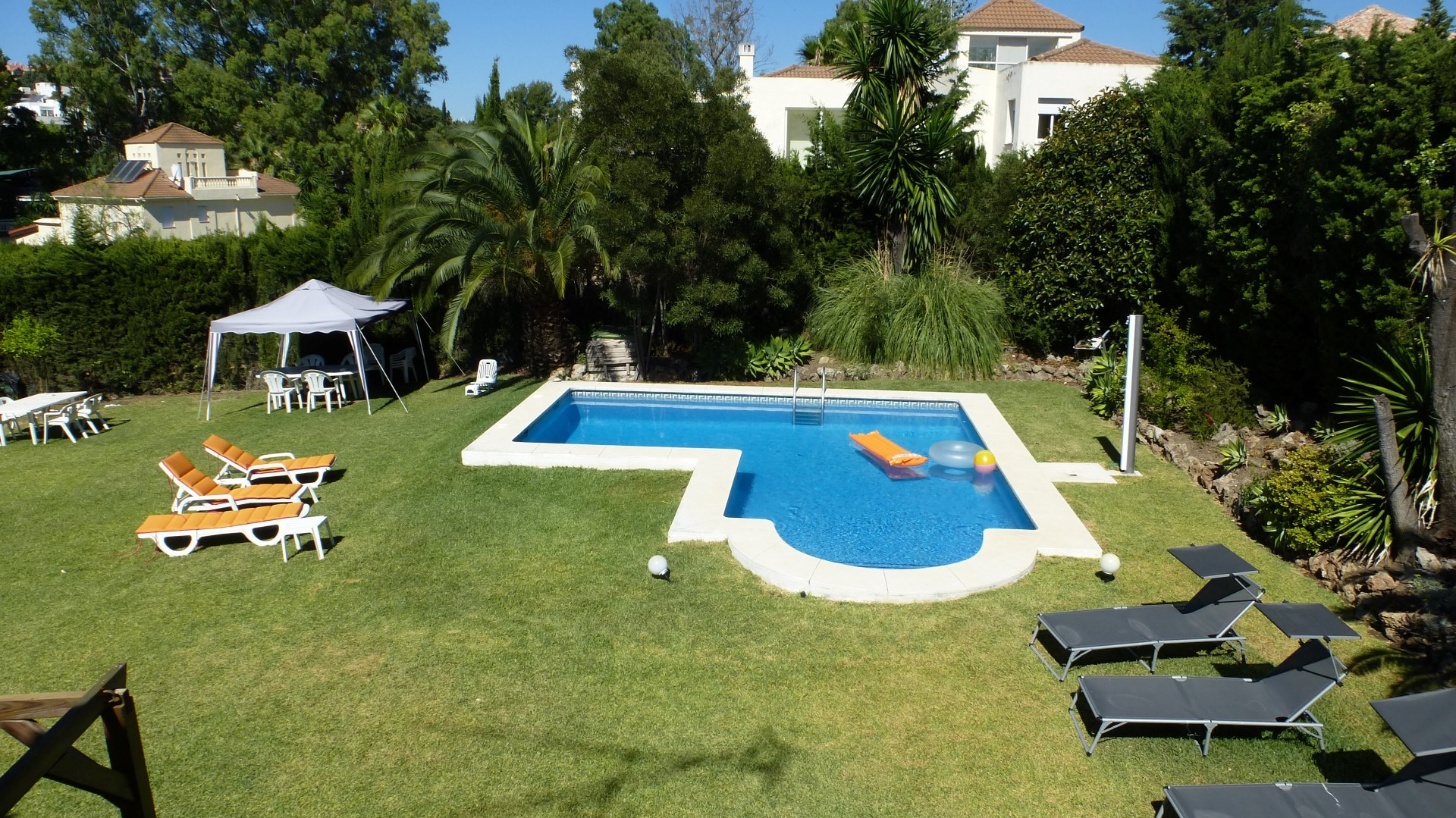 Delightful 4 bedroom corner villa in Lagomar, Nueva Andalucia