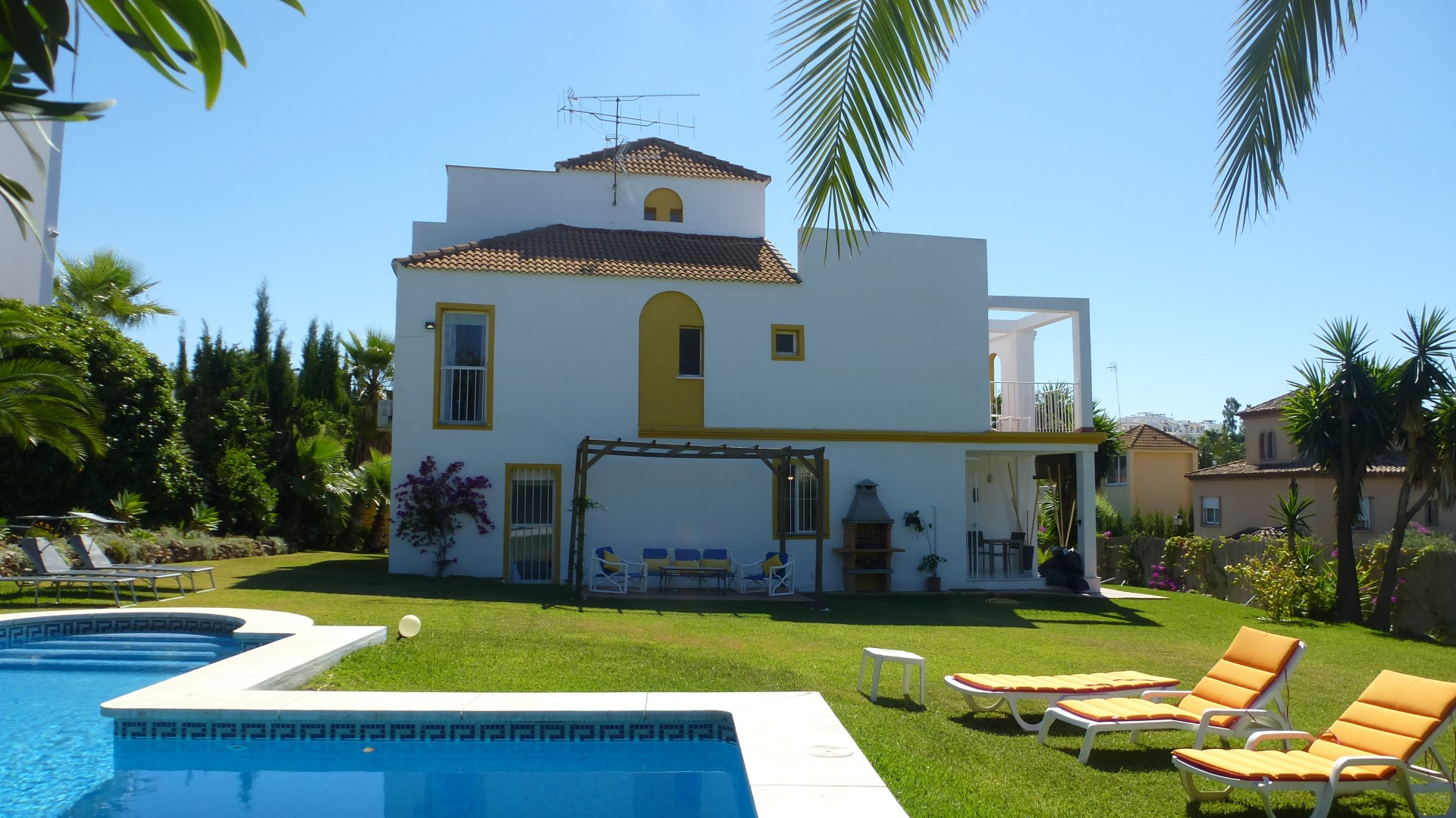 Delightful 4 bedroom corner villa in Lagomar, Nueva Andalucia