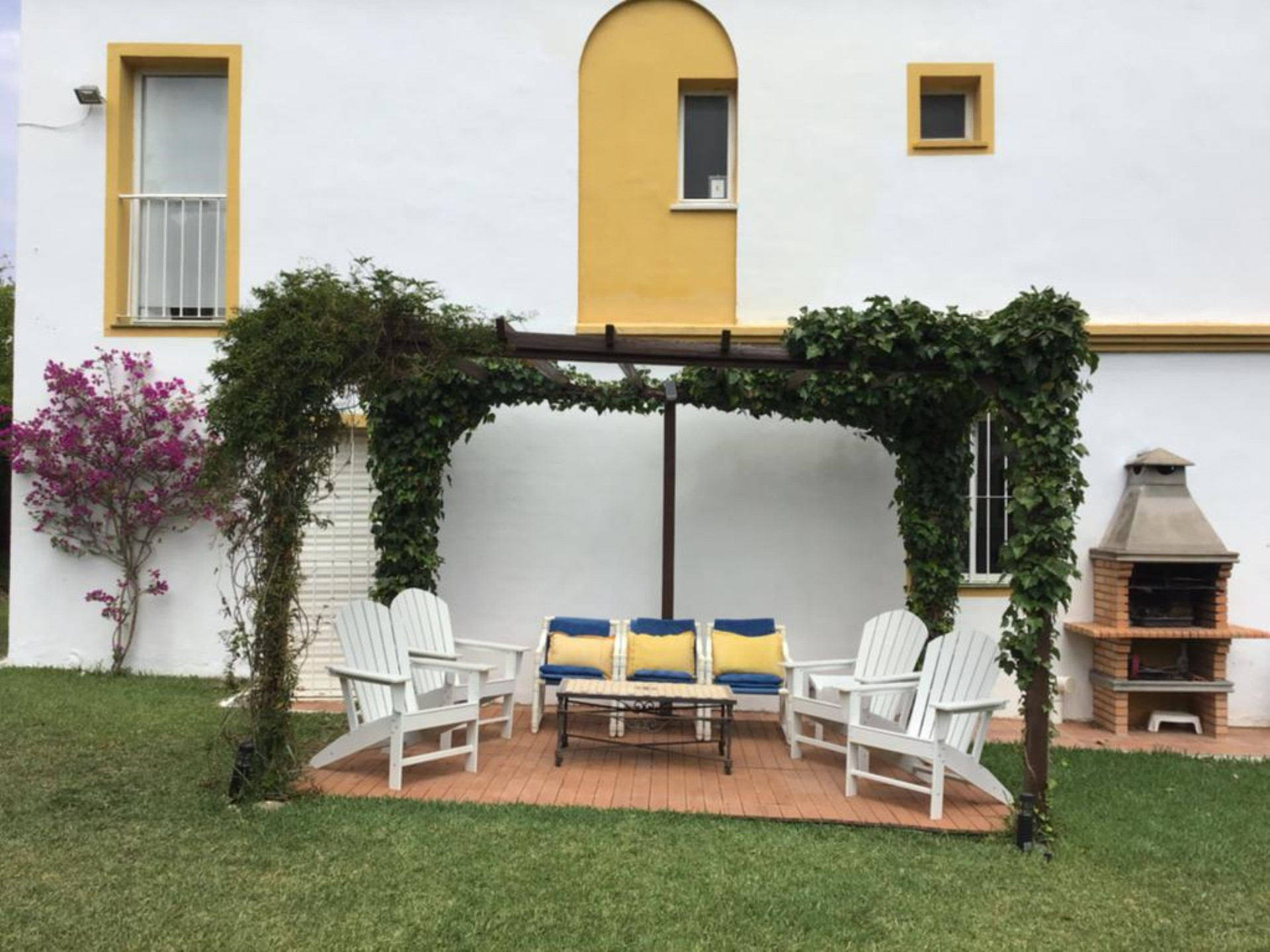 Delightful 4 bedroom corner villa in Lagomar, Nueva Andalucia