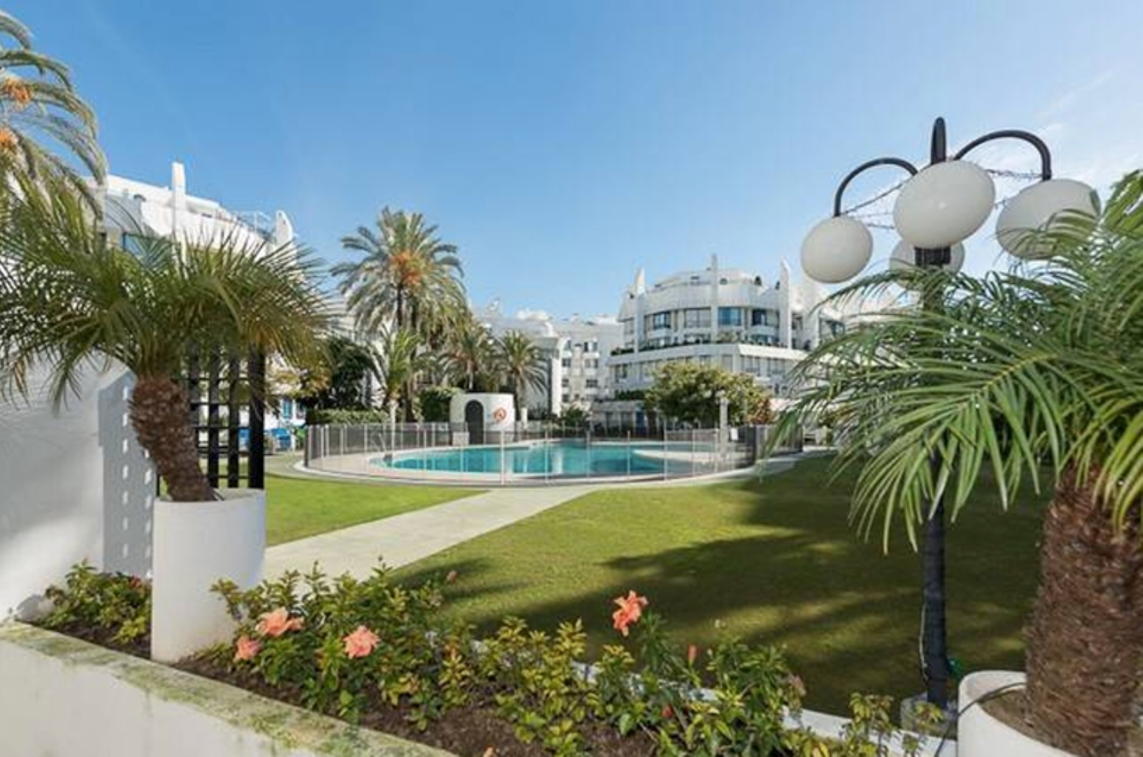 Central apartment for rent 2nd line beach in Marbella