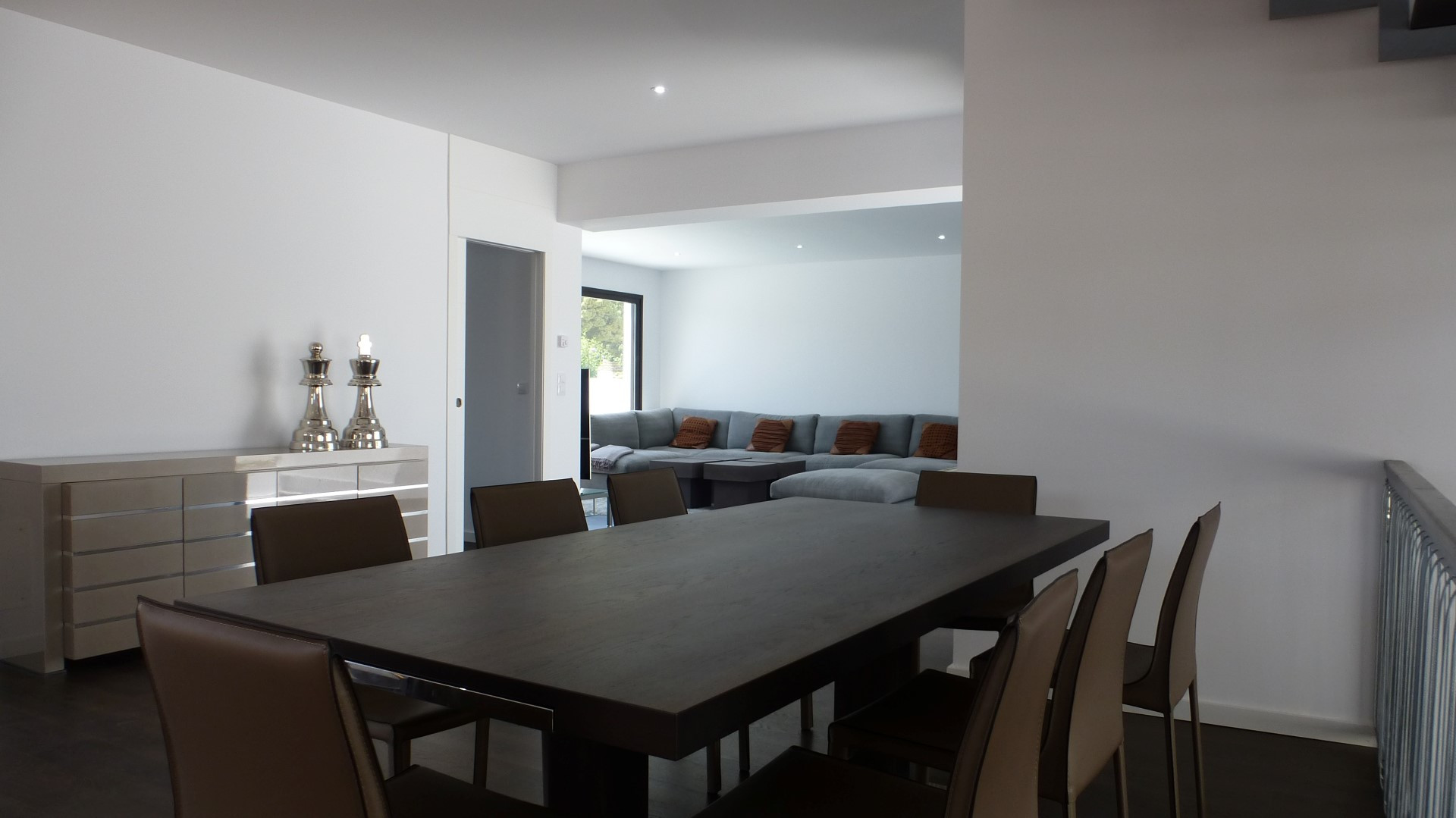 5 bedroom modern luxury villa is ideally located beachside in San Pedro de Alcantara