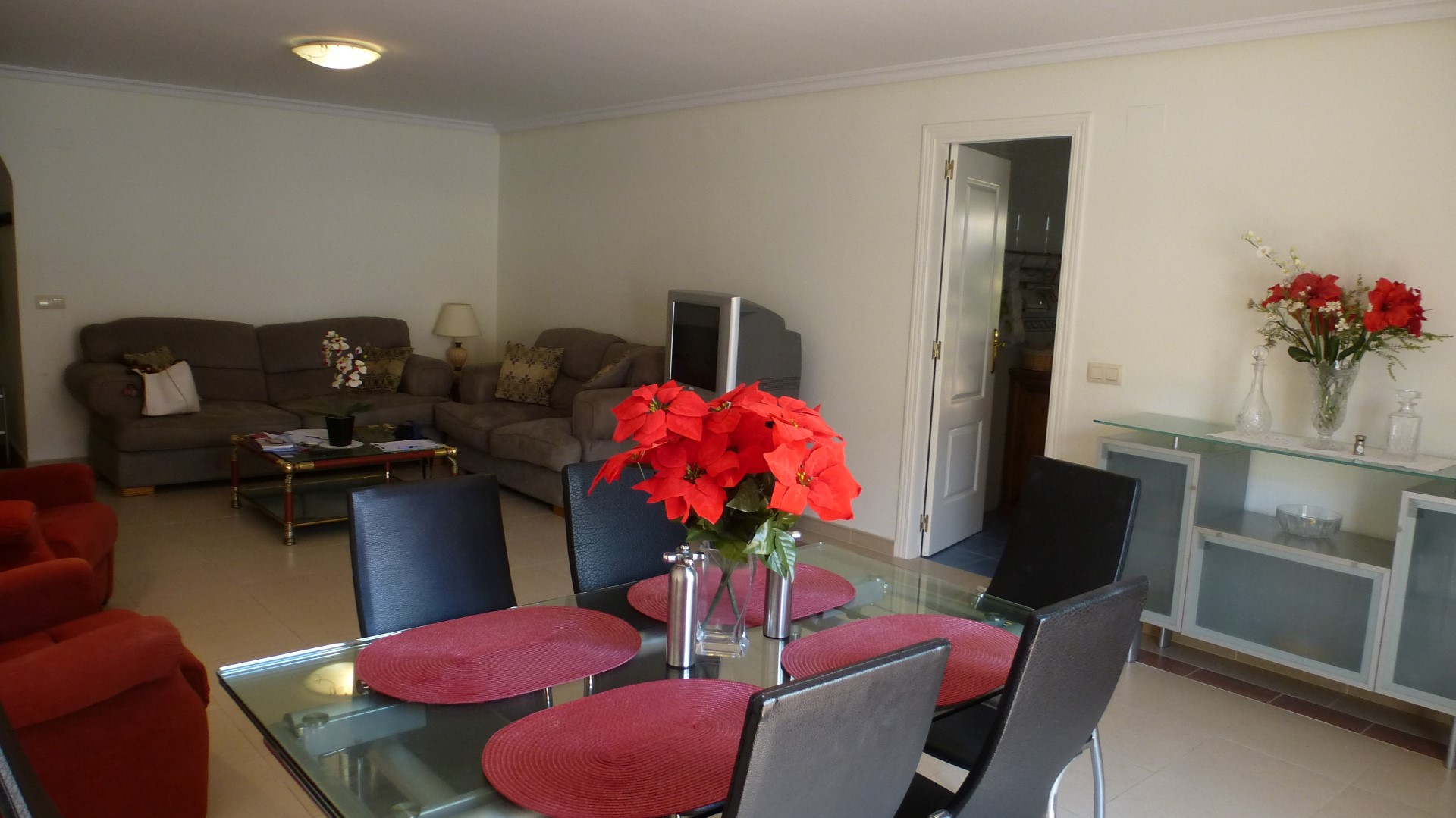 An ideal 2 bedroom apartment in La Maestranza, Nueva Andalucia