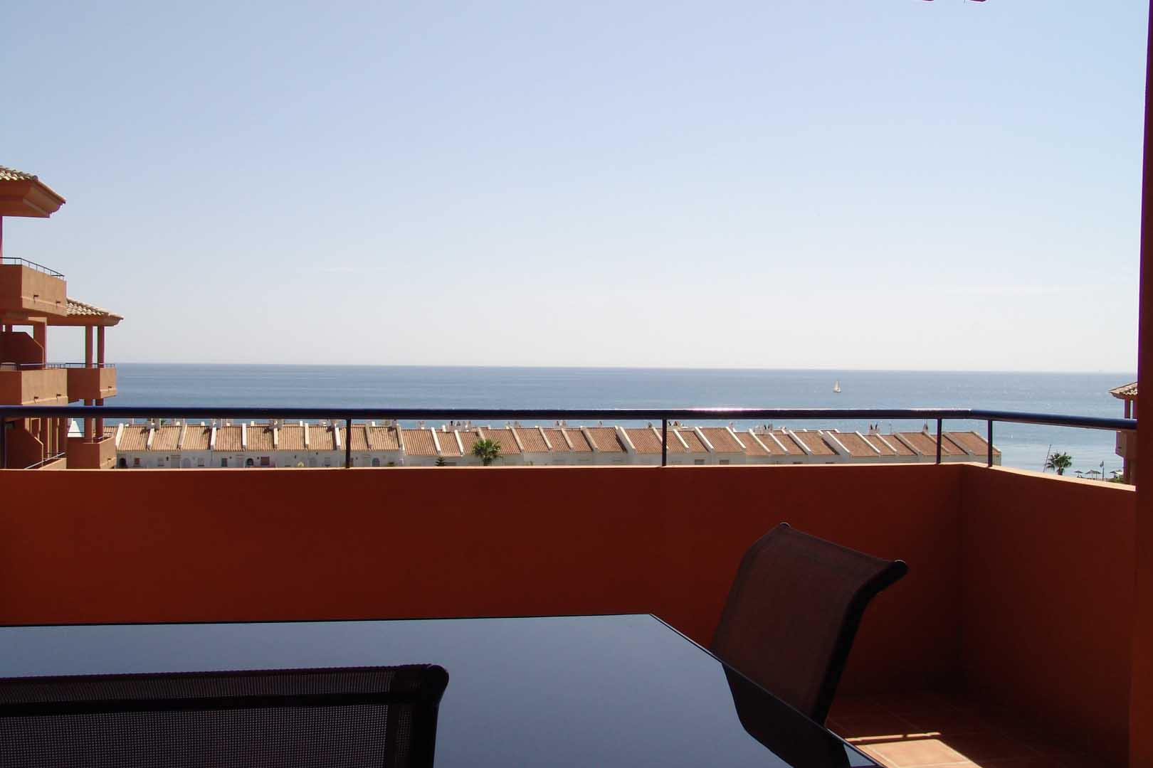 Splendid 2 bedroom apartment with sea views, close to the beach in Manilva