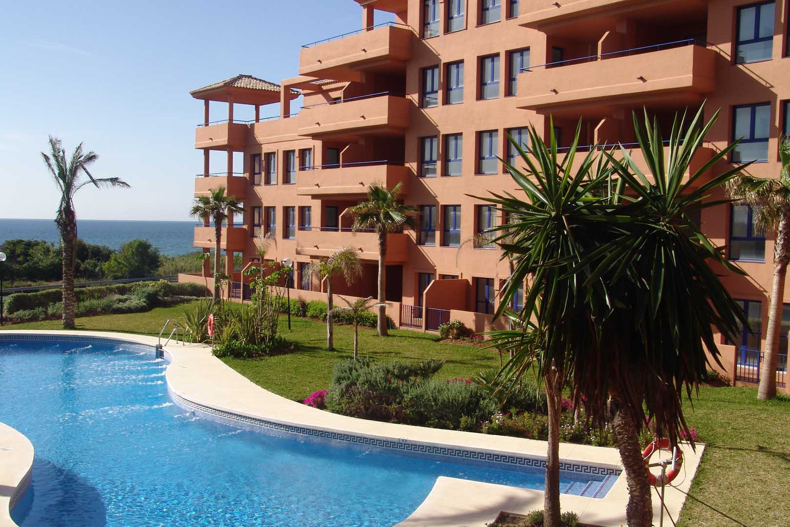 Splendid 2 bedroom apartment with sea views, close to the beach in Manilva