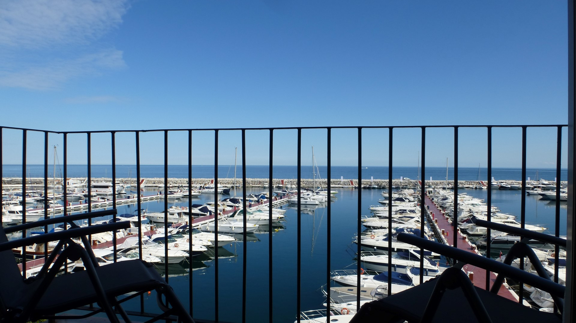 A luxurious penthouse frontline in Puerto Banus