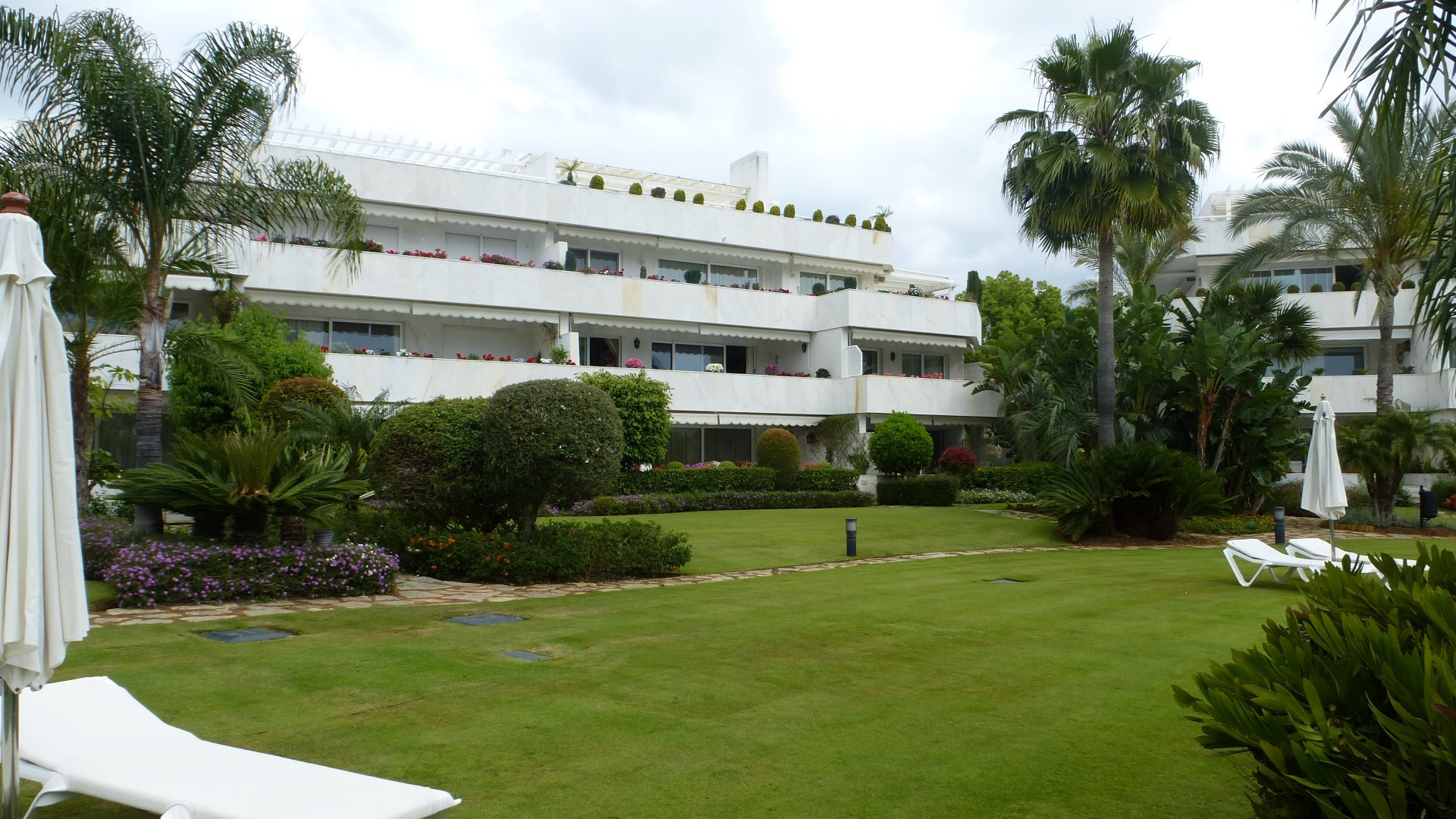 Elegante apartamento en planta baja y esquina en Los Granados Golf