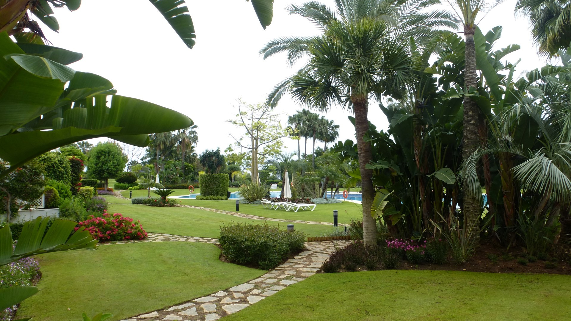 Elegante apartamento en planta baja y esquina en Los Granados Golf