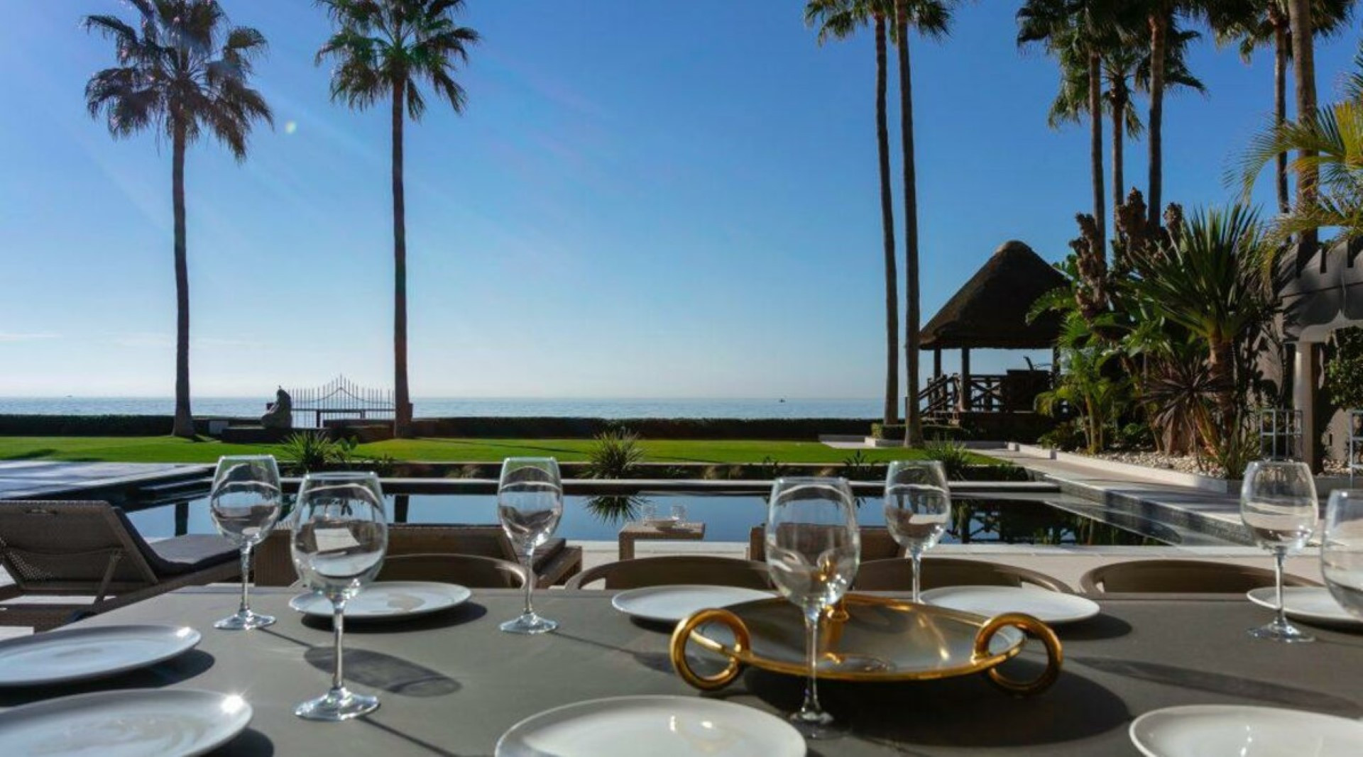 Spectacular villa on the seafront in Los Monteros Playa