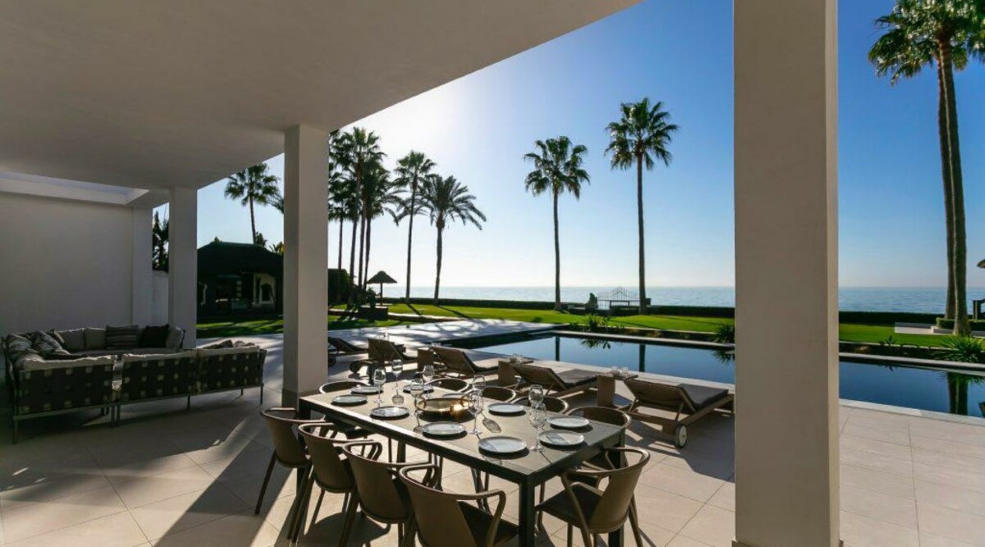 Spectacular villa on the seafront in Los Monteros Playa