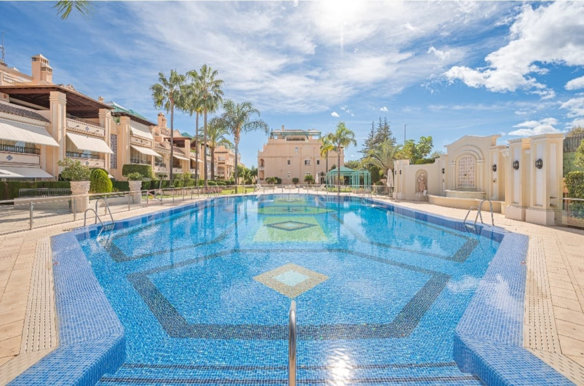 A stunning 4 bedroom apartment in Marbella golden Mile