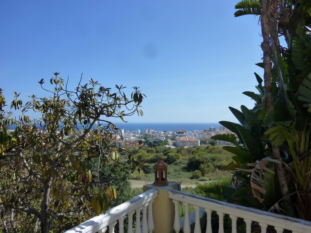 A traditional 3 bedroom villa with spectacular views in La Montua, Marbella 