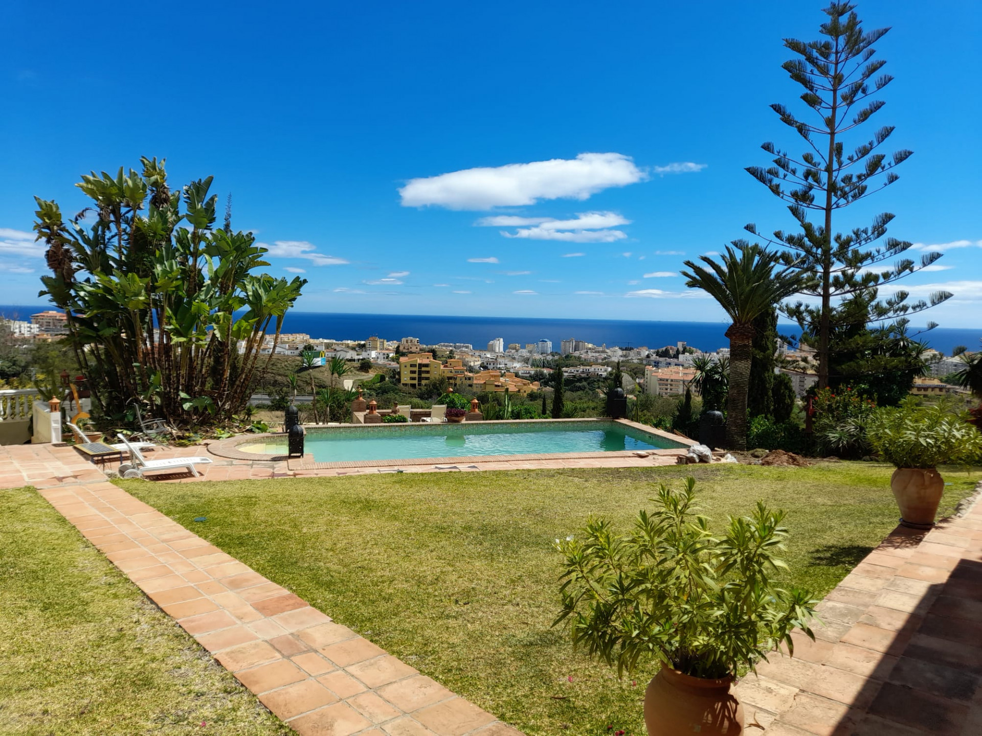 A traditional 3 bedroom villa with spectacular views in La Montua, Marbella 