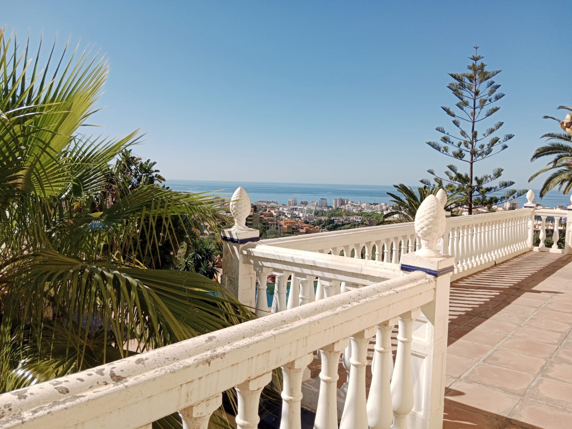 A traditional 3 bedroom villa with spectacular views in La Montua, Marbella 