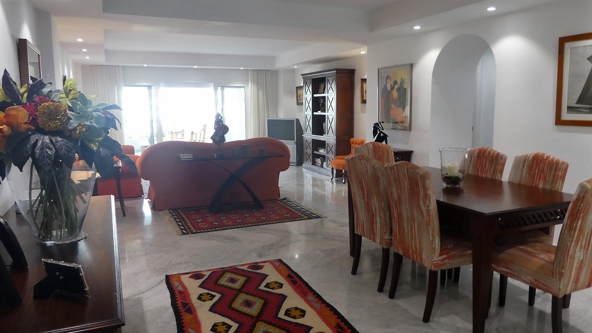 An elegant and spacious 3 bedroom suite apartment located in Playas del Duque, Puerto Banus