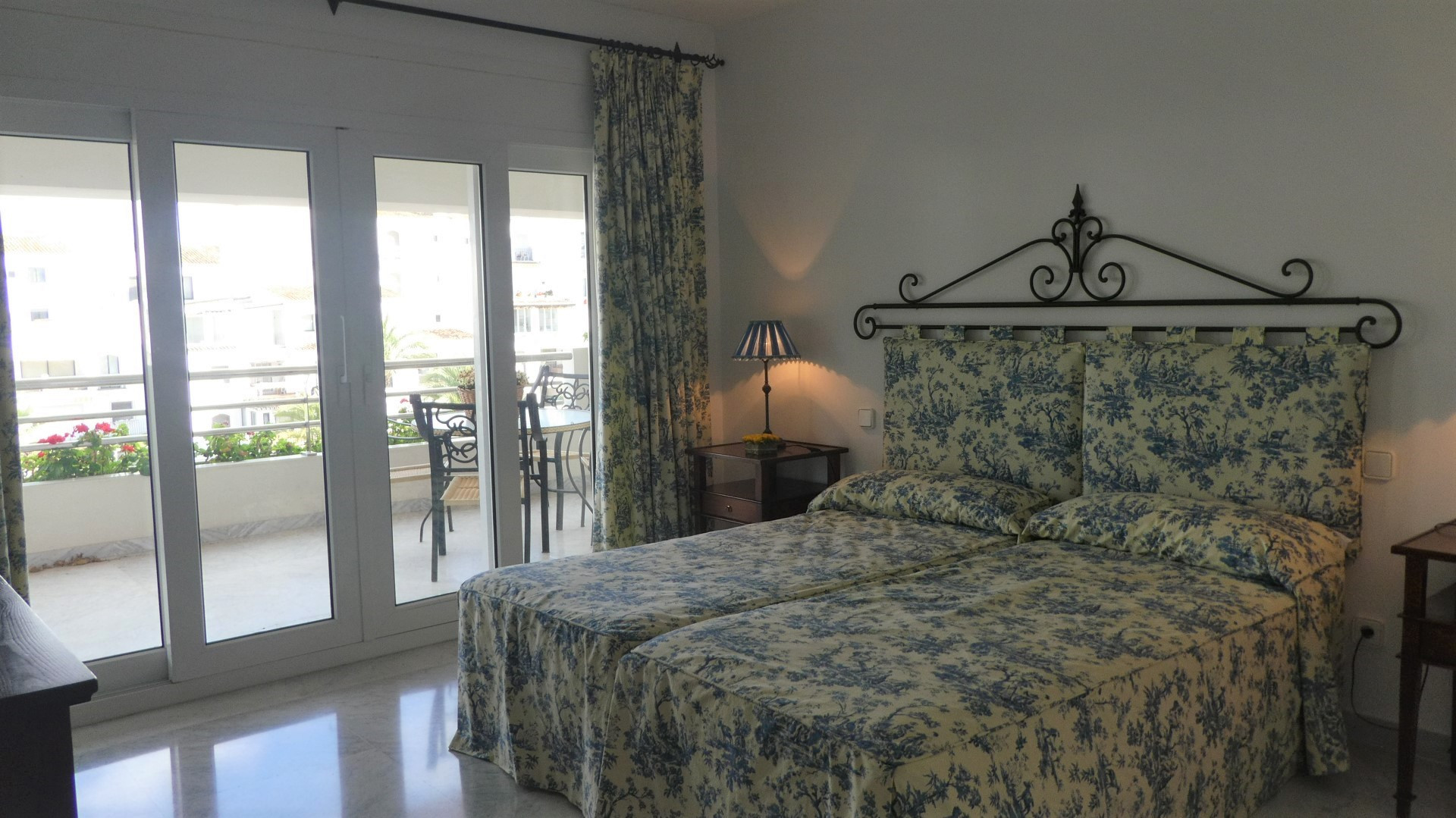 An elegant and spacious 3 bedroom suite apartment located in Playas del Duque, Puerto Banus