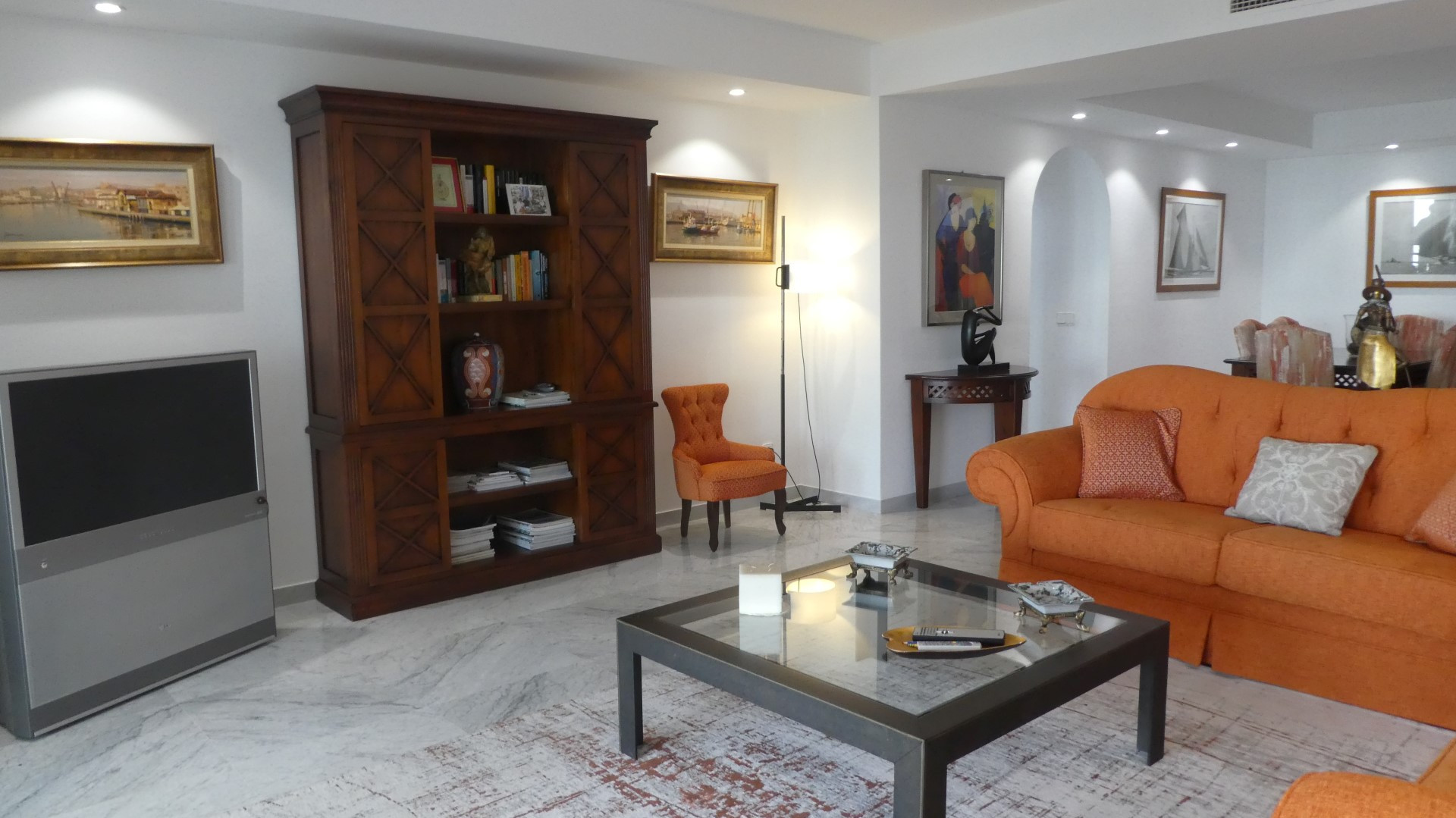 An elegant and spacious 3 bedroom suite apartment located in Playas del Duque, Puerto Banus