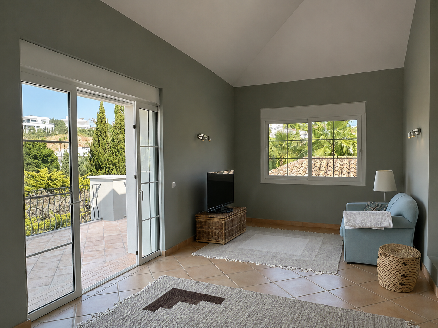 Modern & elegant 5 bedroom villa in La Cerquilla, Nueva Andalucia