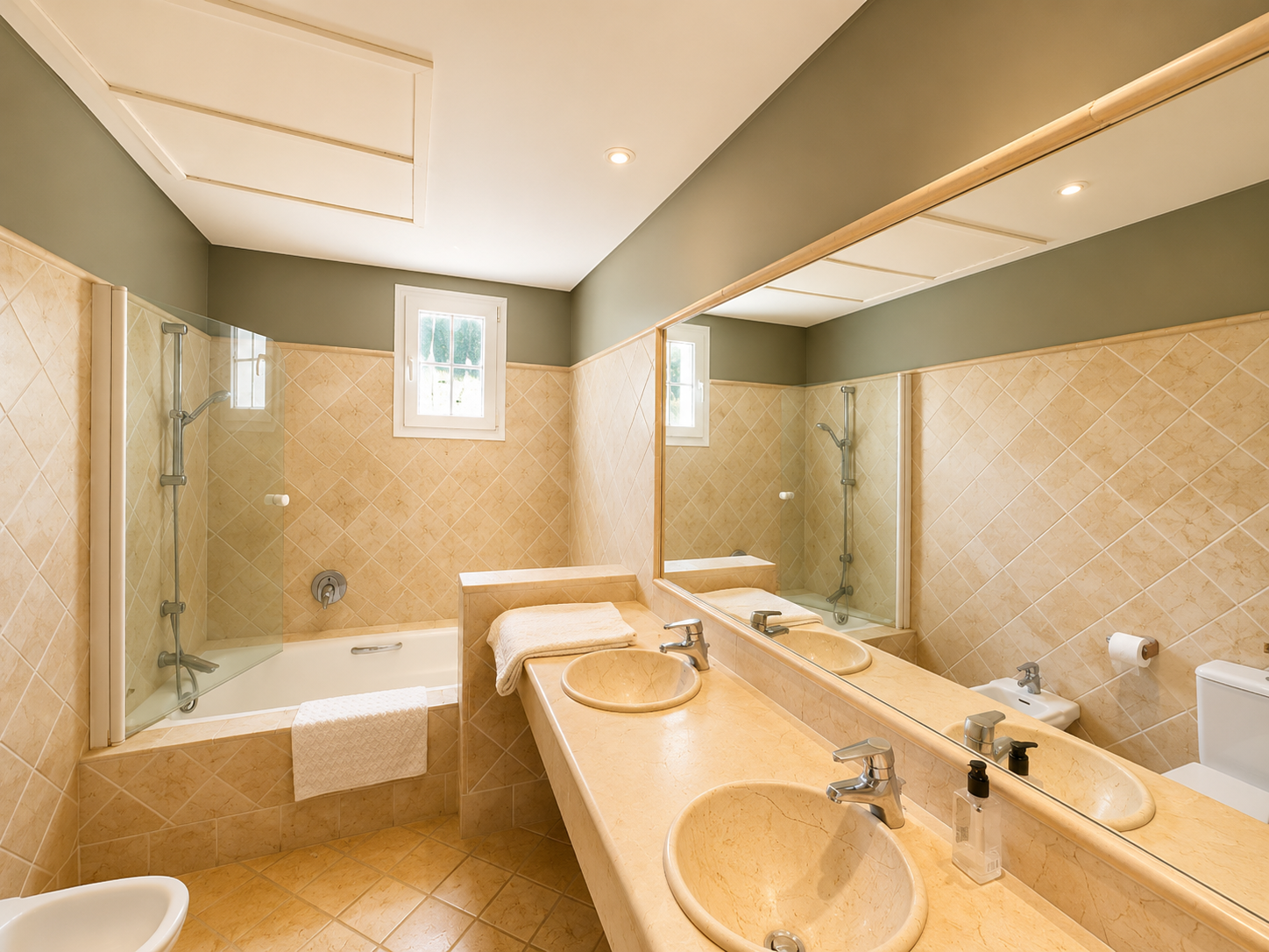 Modern & elegant 5 bedroom villa in La Cerquilla, Nueva Andalucia