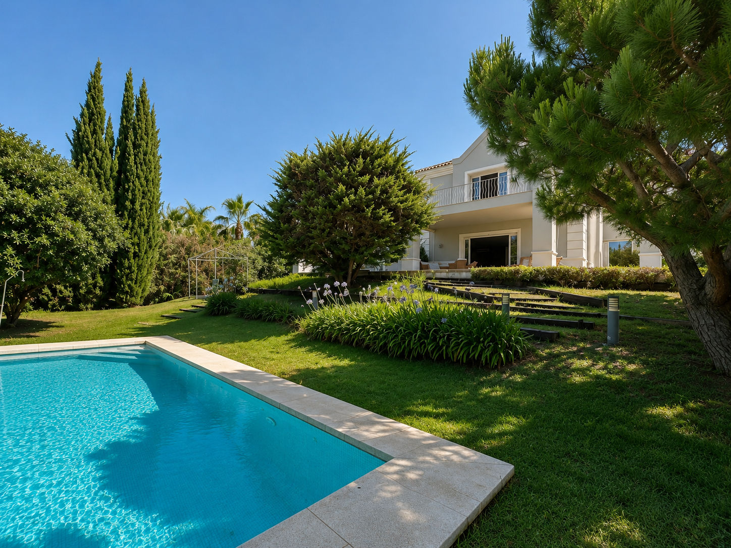Modern & elegant 5 bedroom villa in La Cerquilla, Nueva Andalucia