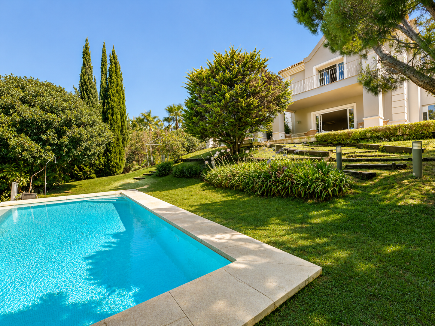 Modern & elegant 5 bedroom villa in La Cerquilla, Nueva Andalucia