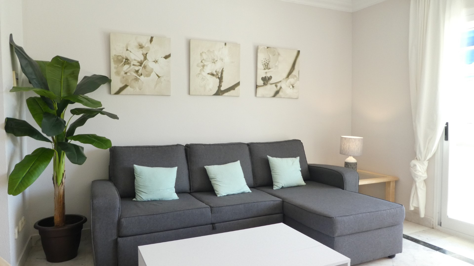 Precioso apartamento con orientación oeste en Marina Banus, Puerto Banus