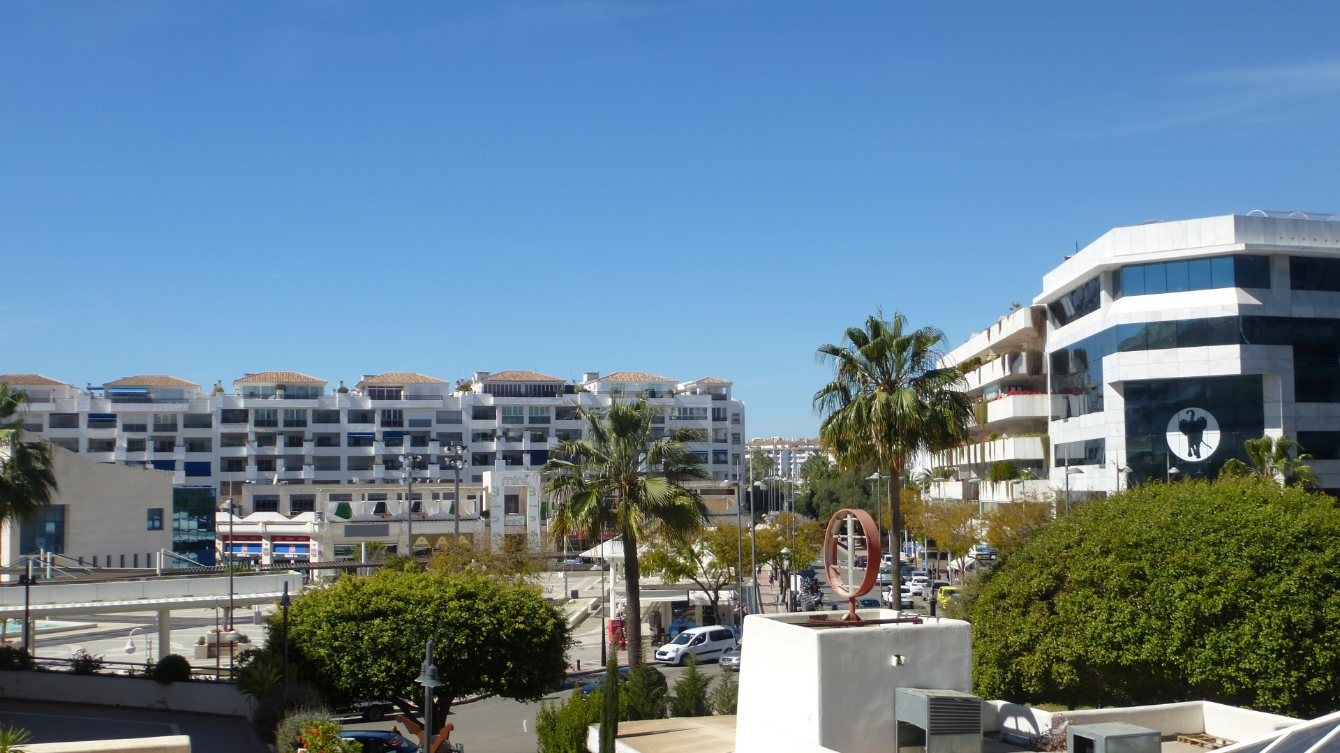 Precioso apartamento con orientación oeste en Marina Banus, Puerto Banus