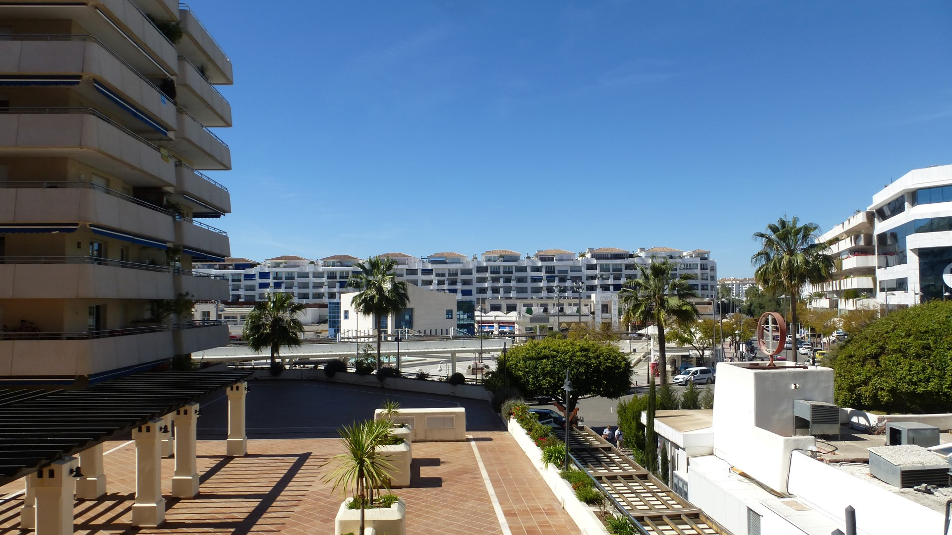 Precioso apartamento con orientación oeste en Marina Banus, Puerto Banus